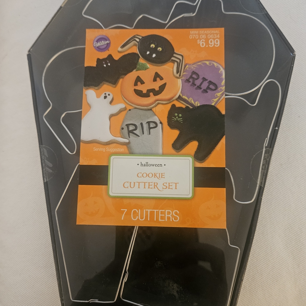 Wilton Halloween Cookie Cutter Set - Black and White